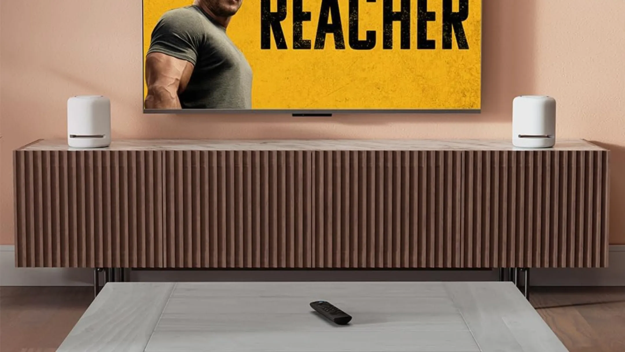 Amazon Fire TV Stick 4K kết nối với TV trong phòng khách