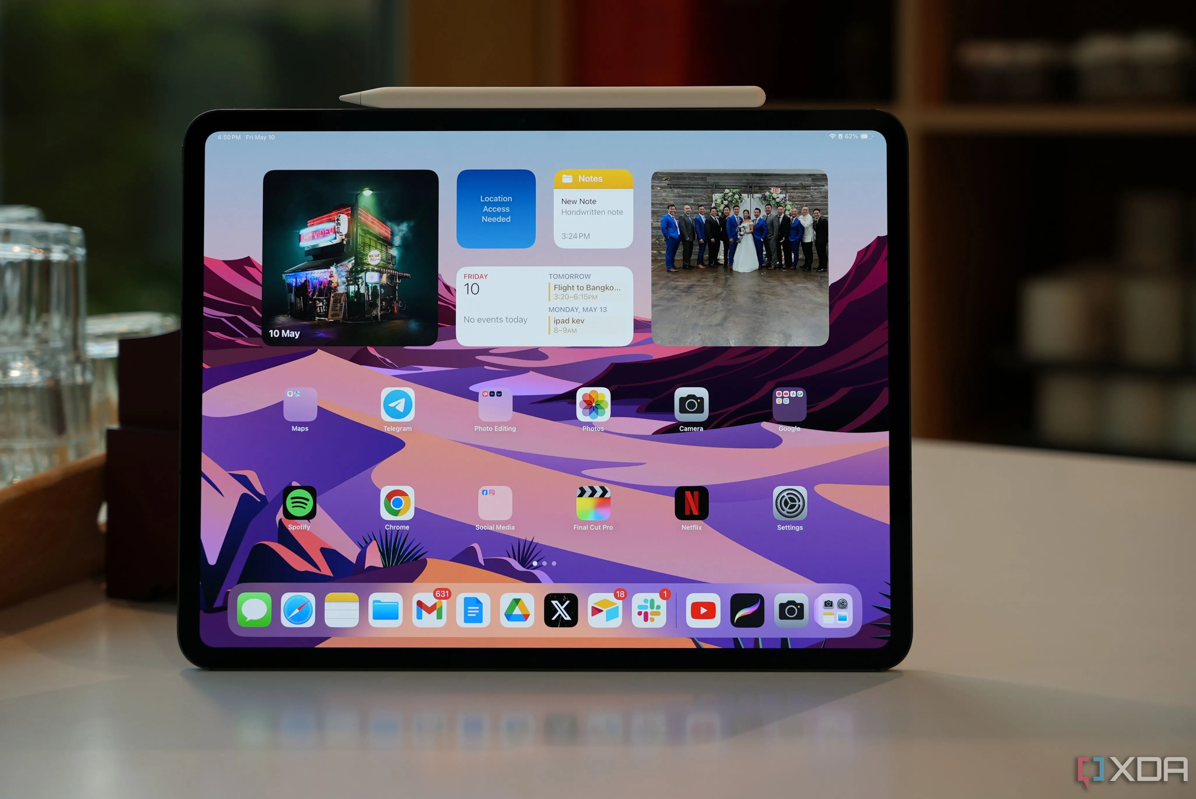 Apple iPad Air M3 màu tím nhạt với Magic Keyboard