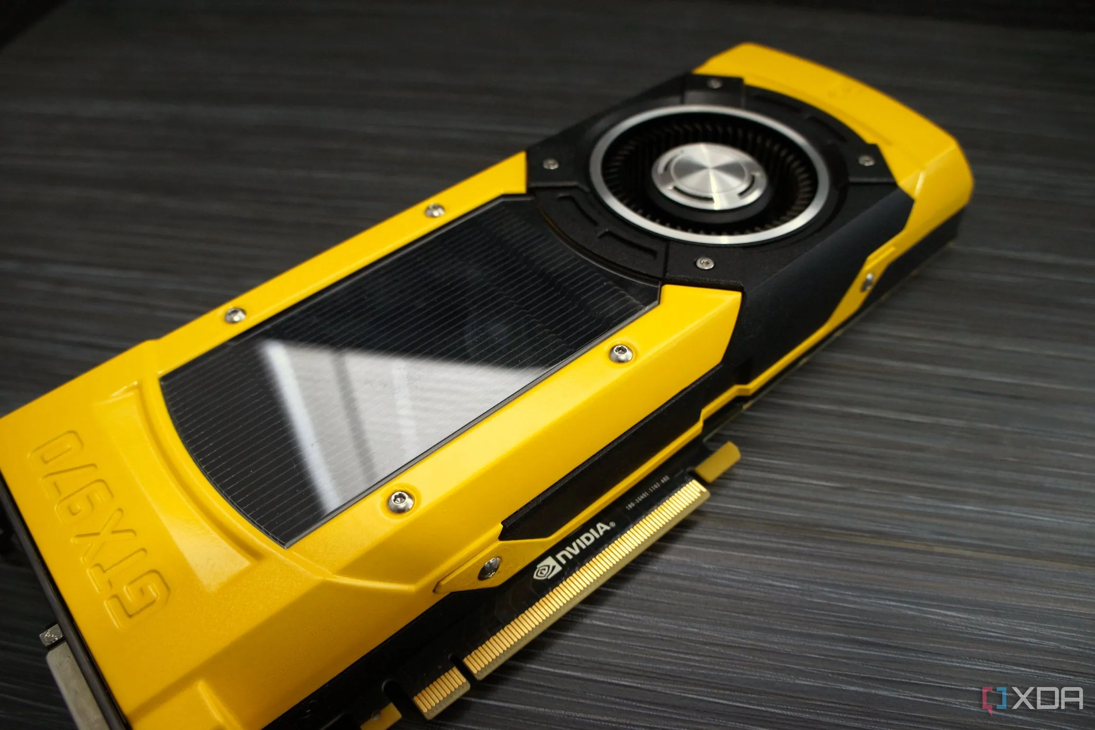 Card đồ họa Nvidia GTX 970 màu vàng được mod nâng cấp VRAM
