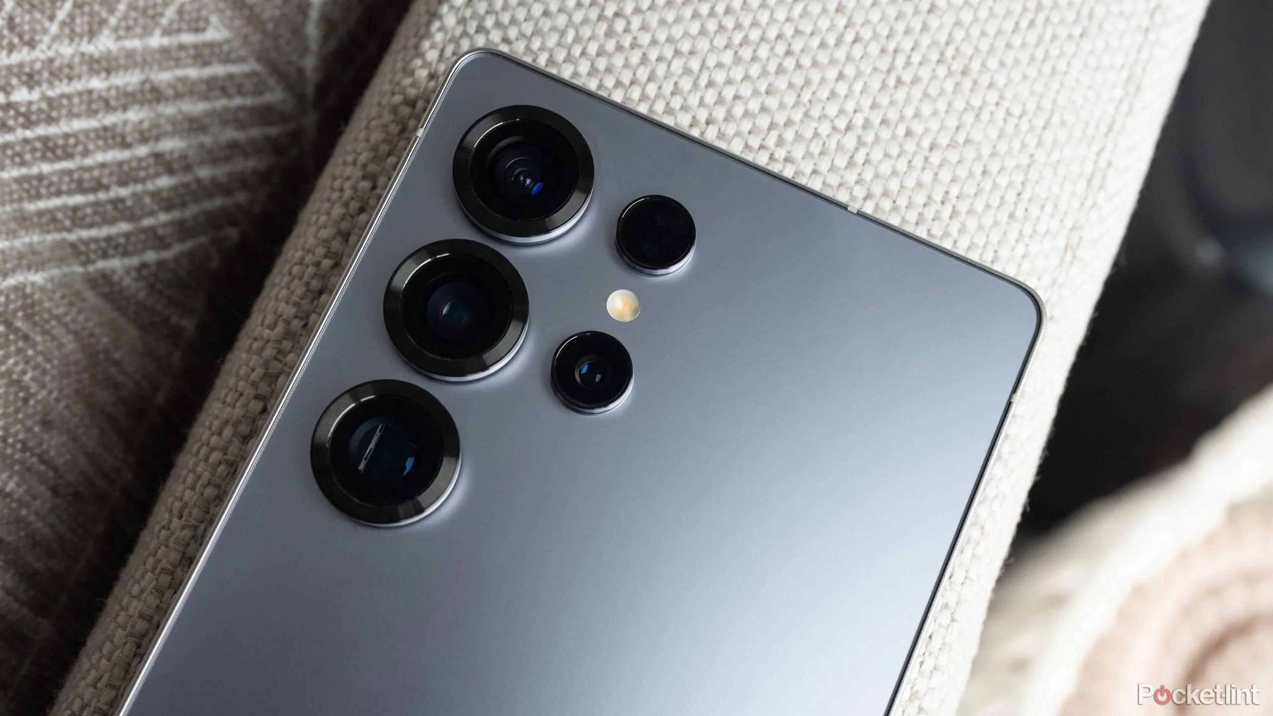 Cụm camera sau của Samsung Galaxy S25 Ultra, dòng điện thoại nổi bật với cảm biến megapixel cao.
