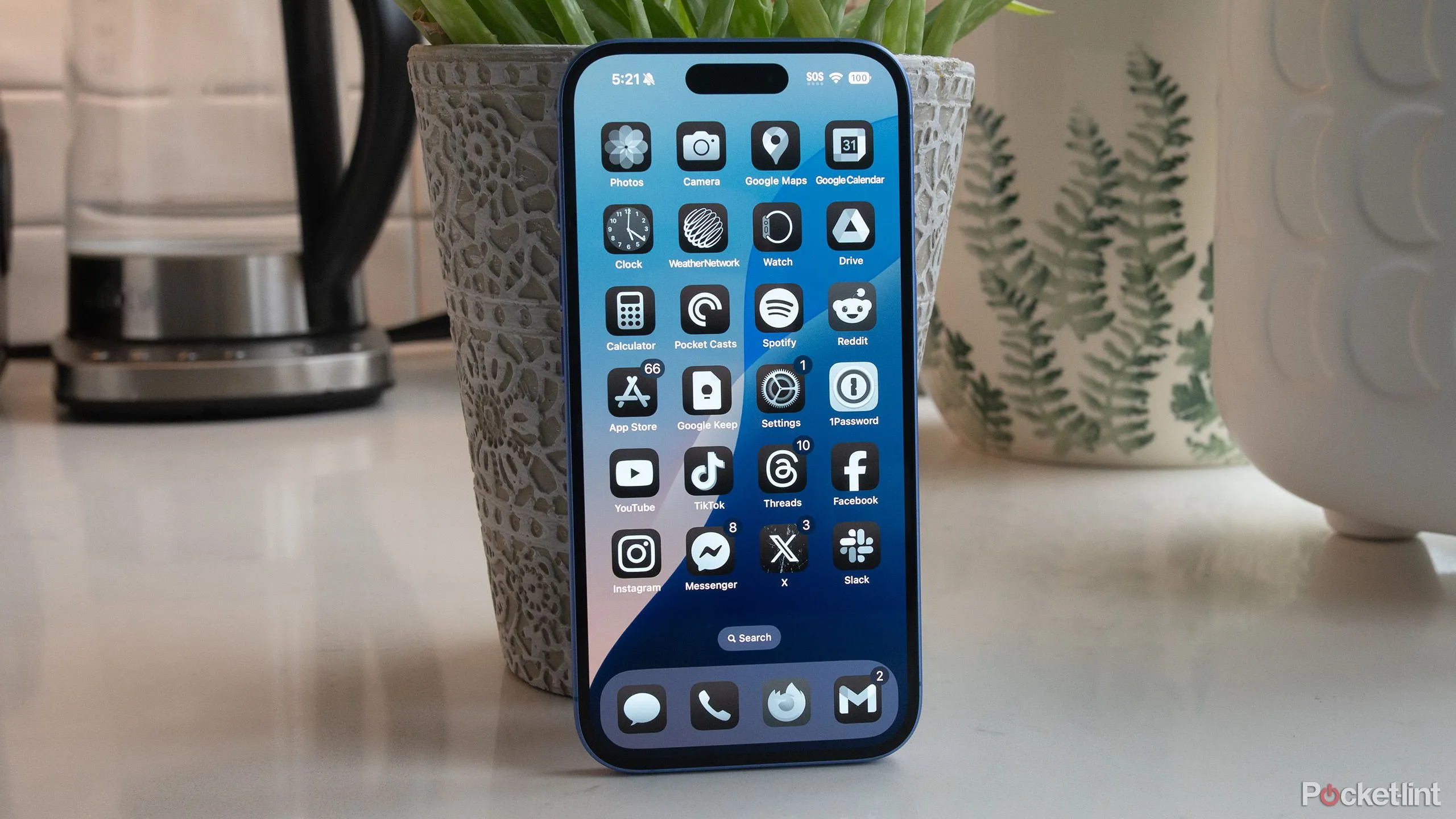 Hình ảnh minh họa giao diện iOS 26 trên điện thoại iPhone