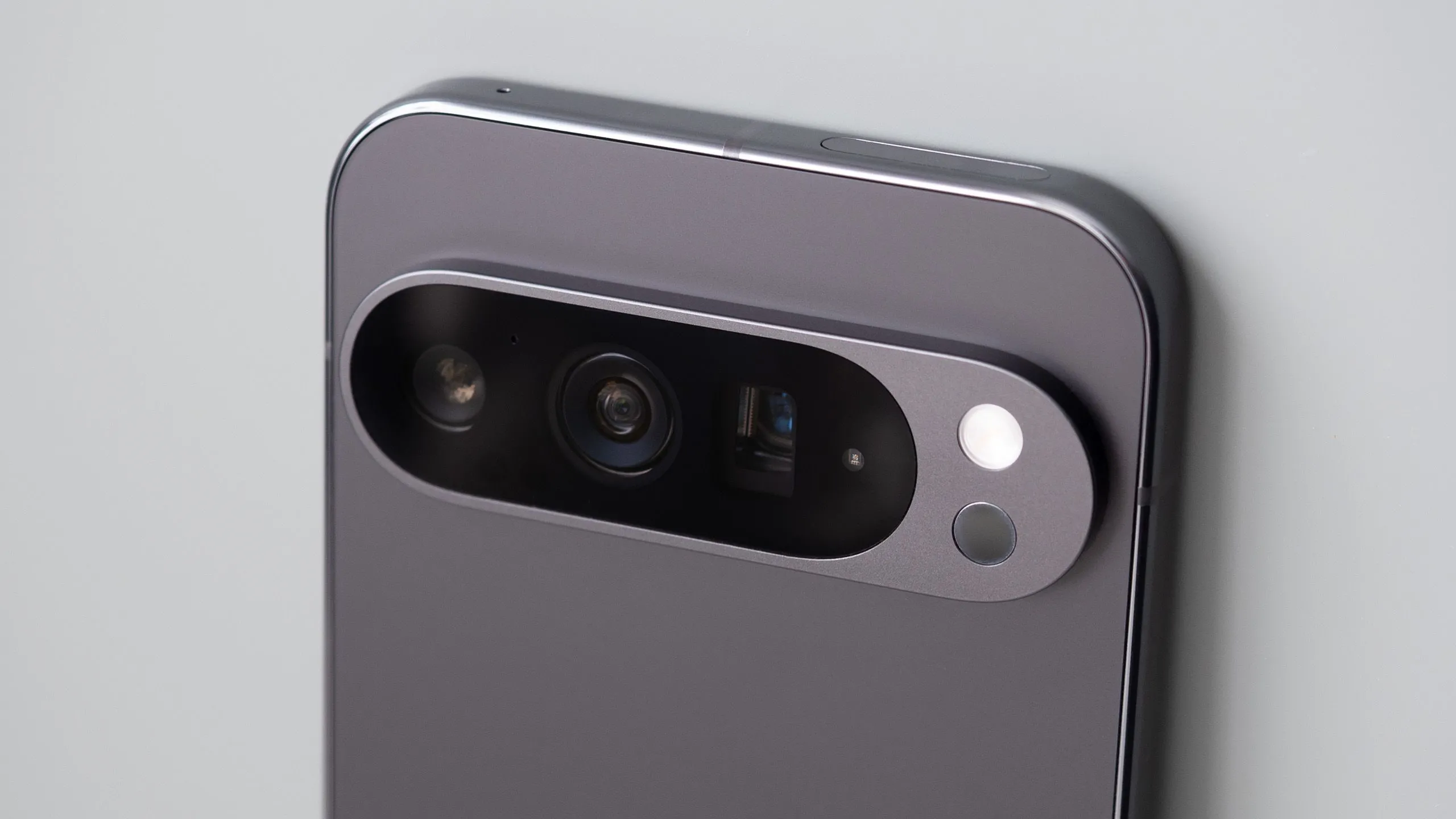 Hình ảnh render điện thoại Google Pixel 10