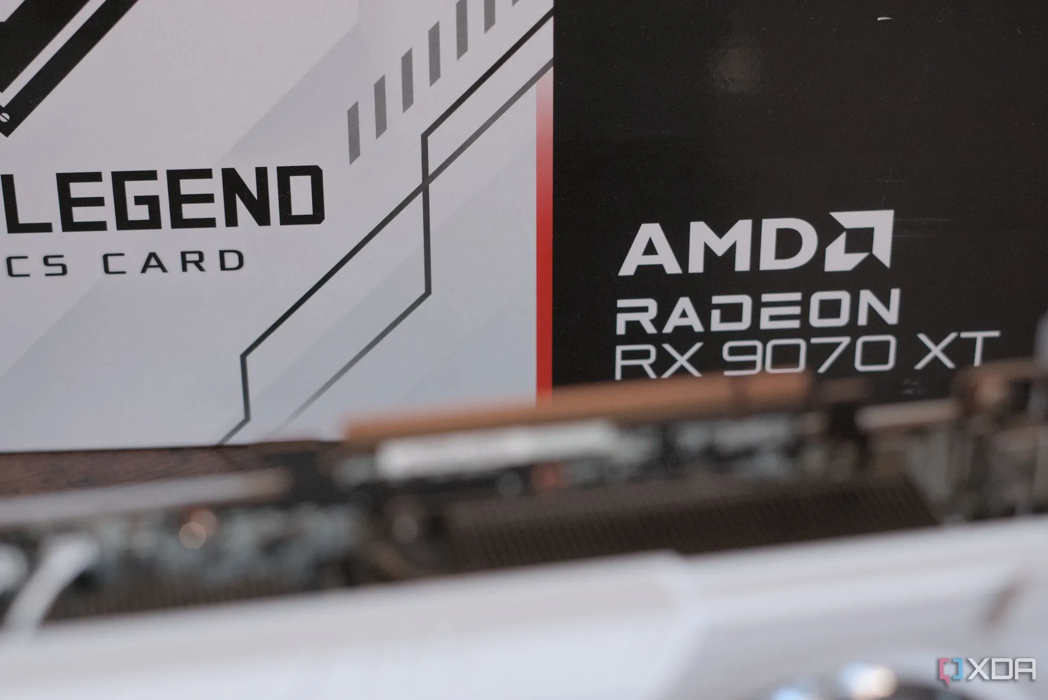 Hộp card đồ họa ASRock Radeon RX 9070 XT Steel Legend