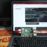 Một máy tính hiển thị giao diện Tailscale kết nối tới Raspberry Pi trong môi trường home lab.