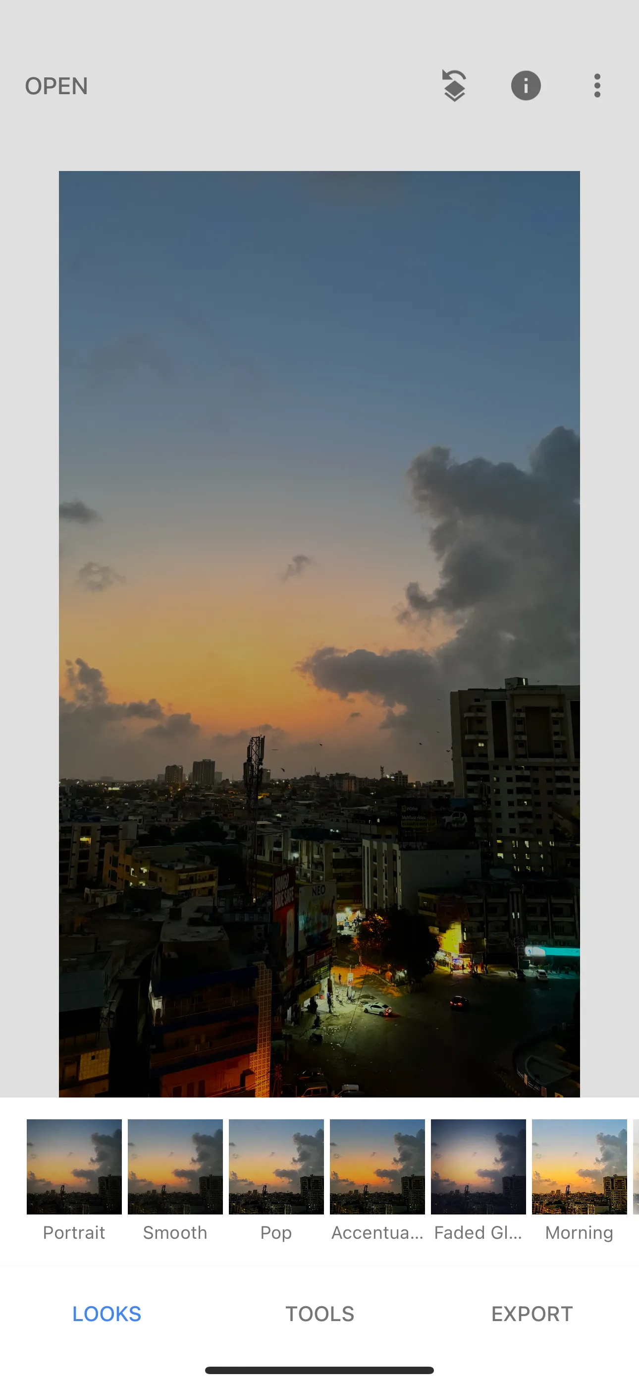 Ảnh đang được chỉnh sửa trong giao diện trình chỉnh sửa Snapseed của Google