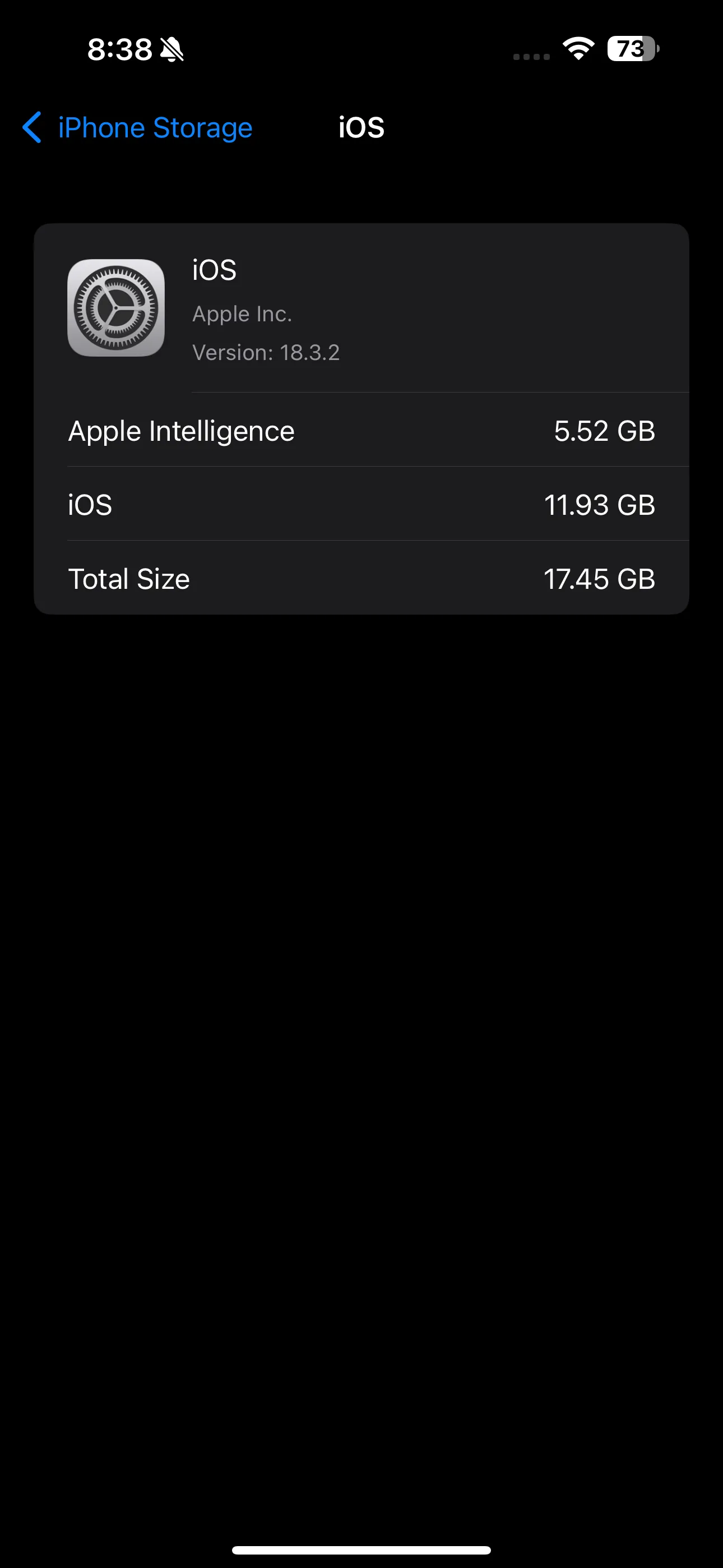 Màn hình Dung lượng iPhone trong Cài đặt, hiển thị chi tiết mức sử dụng bộ nhớ của iOS và Apple Intelligence