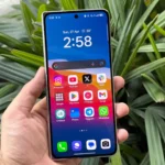 Màn hình phụ của Oppo Find N5 hiển thị giao diện chính