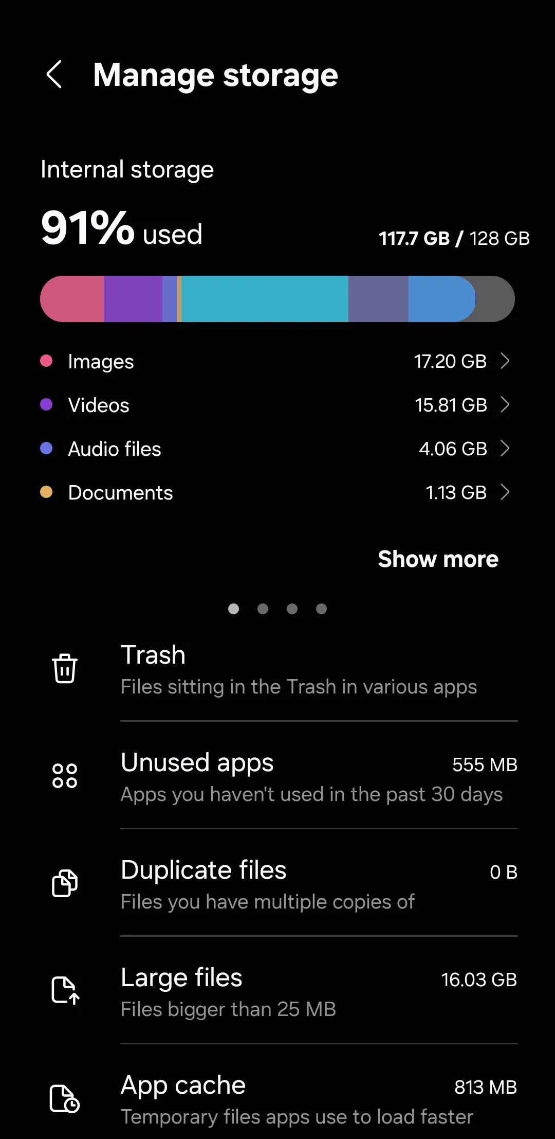 Mục &quot;Large files&quot; (Tệp lớn) trong cài đặt lưu trữ của điện thoại Samsung One UI.