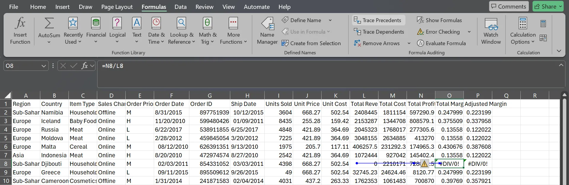 Mũi tên xanh lam từ công cụ Trace Precedents trong Microsoft Excel, chỉ ra các ô dữ liệu nguồn gây lỗi công thức