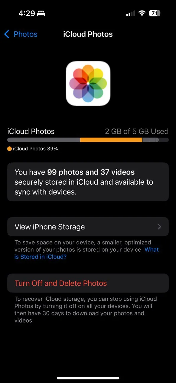 Tùy chọn &quot;Tối ưu hóa dung lượng iPhone&quot; trong cài đặt Ảnh iCloud, giúp lưu trữ bản gốc trên iCloud và bản thu nhỏ trên thiết bị.