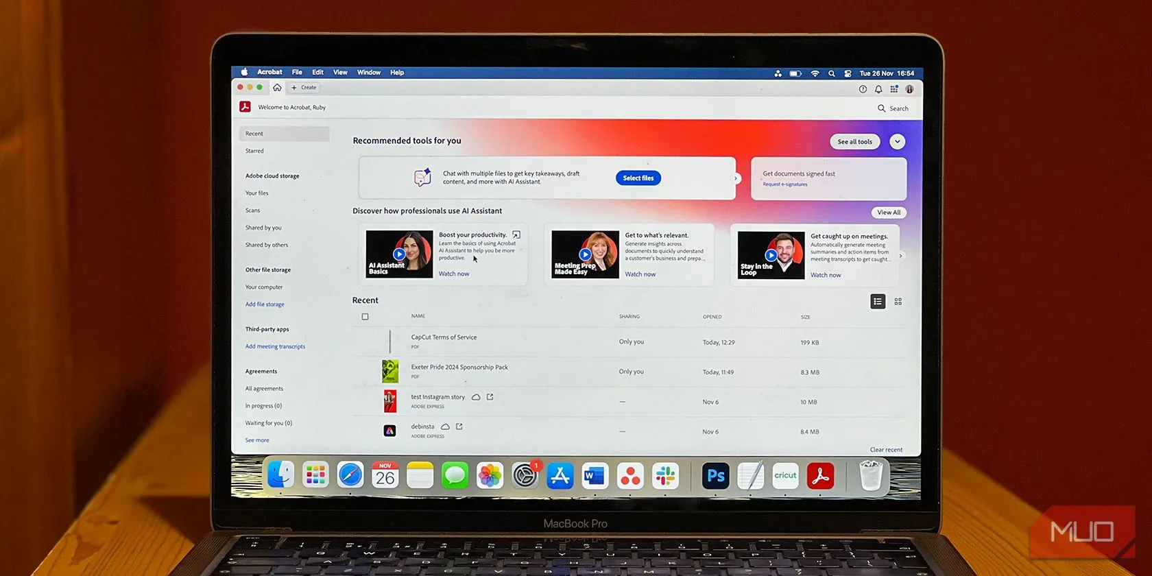 Adobe Acrobat AI Assistant hoạt động trên máy tính Mac