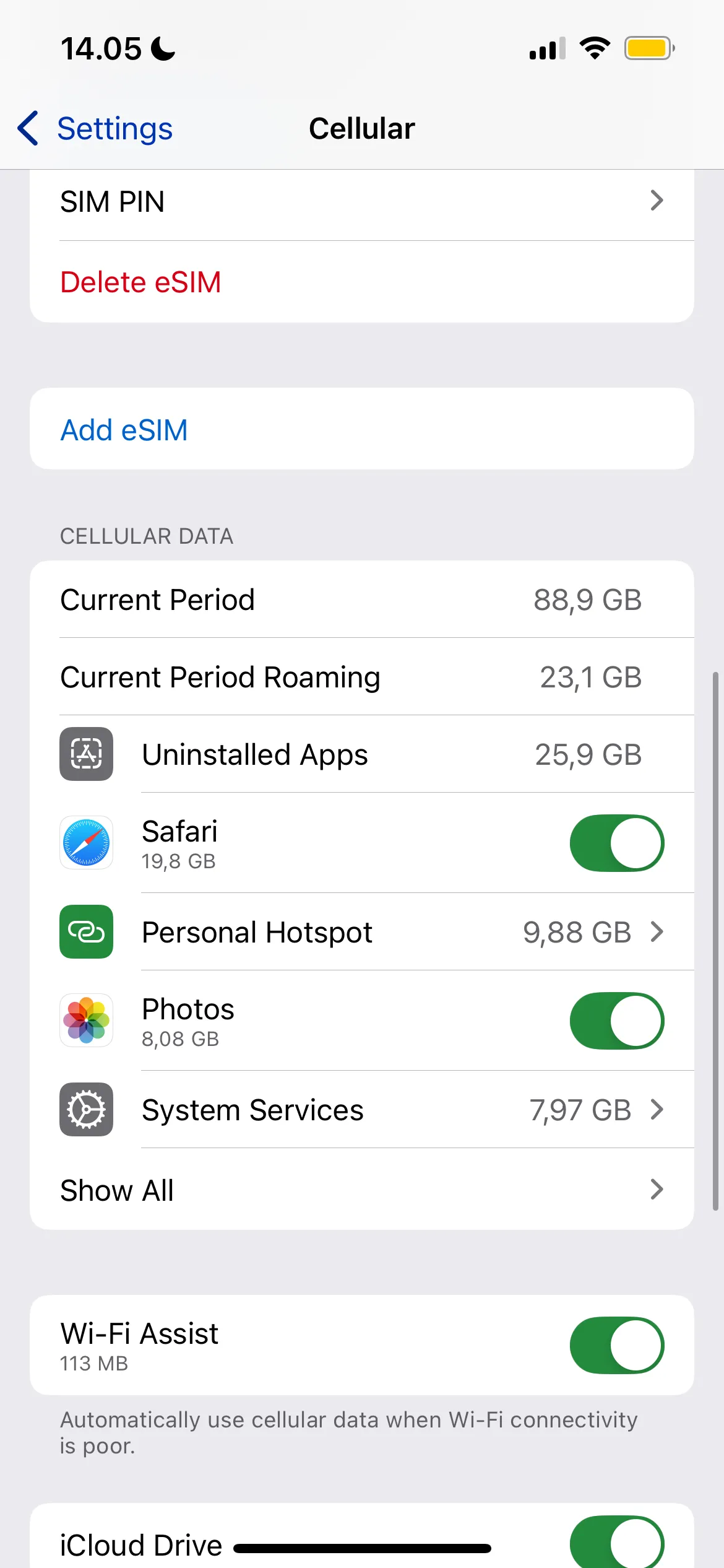 Ảnh chụp màn hình hướng dẫn truy cập mục Mã PIN SIM trong Cài đặt di động trên iPhone.