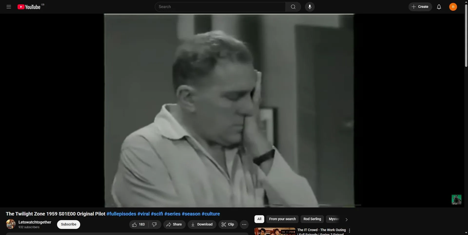 Ảnh chụp màn hình kênh YouTube hiển thị tập đầu tiên của The Twilight Zone năm 1959, minh họa cách tìm phim kinh điển trên YouTube.