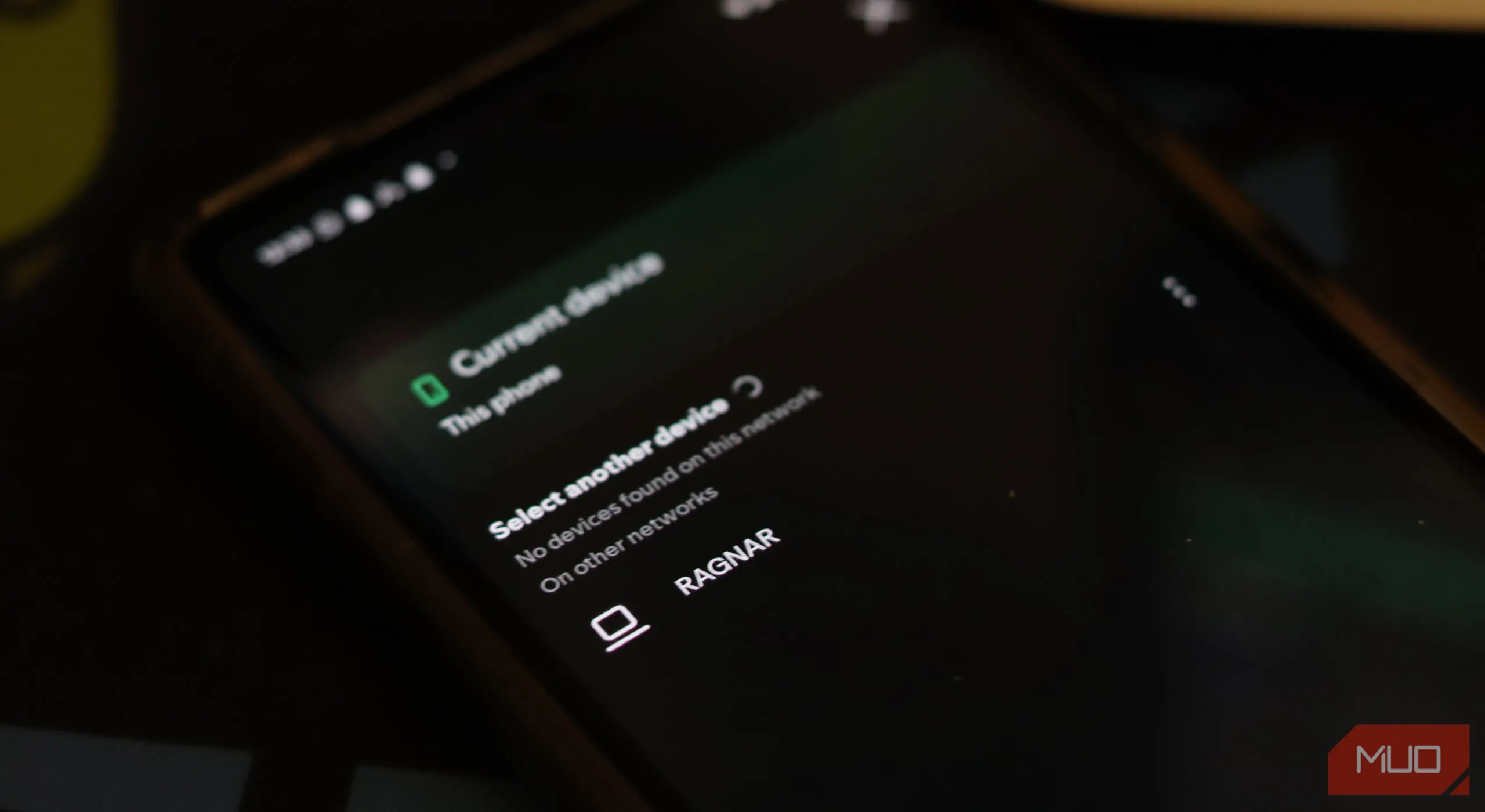 Ảnh chụp màn hình ứng dụng Spotify trên Android hiển thị tùy chọn Spotify Connect để kết nối với các thiết bị khác.