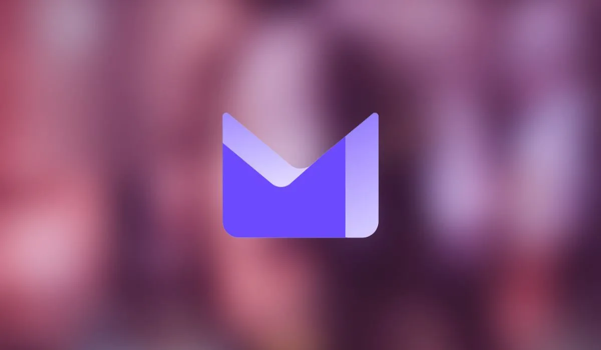 Biểu tượng Proton Mail trên nền mờ, minh họa cho dịch vụ email bảo mật và quyền riêng tư