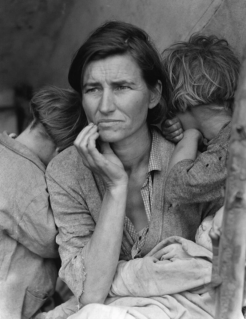 Bức ảnh lịch sử "Migrant Mother" của Dorothea Lange mô tả người mẹ và các con trong thời kỳ Đại Suy Thoái.