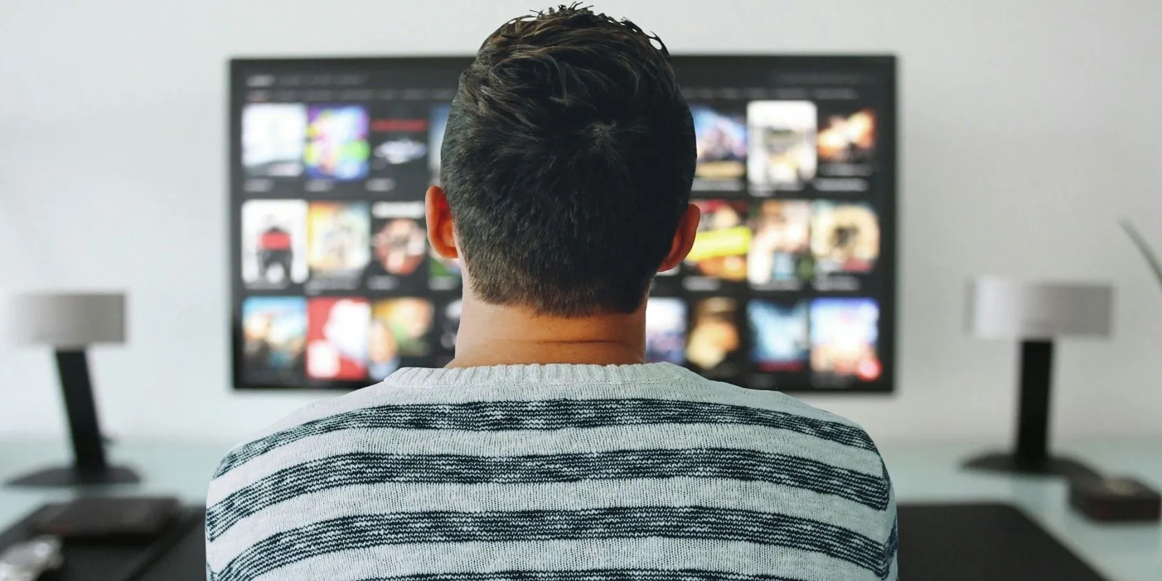 Các dịch vụ streaming trả phí và miễn phí trên màn hình TV thông minh