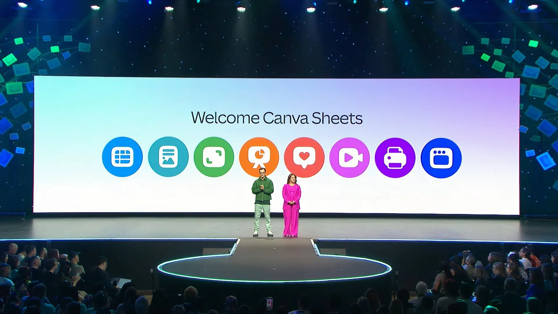 Các diễn giả giới thiệu Canva Sheets mới tại sự kiện Canva Create