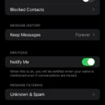Cài đặt Tin nhắn trên iPhone, hiển thị tùy chọn "Lưu Tin nhắn" để quản lý dung lượng.