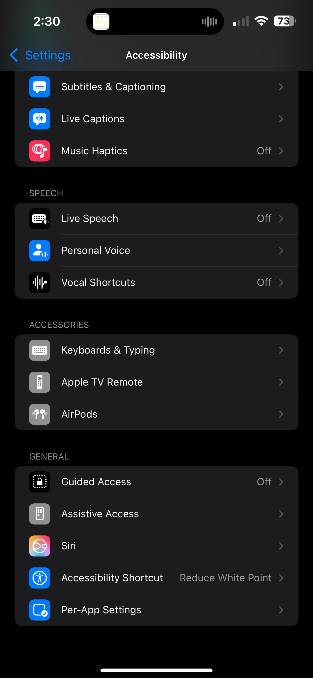 Cài đặt trợ năng iPhone với tùy chọn Giảm điểm trắng được chọn