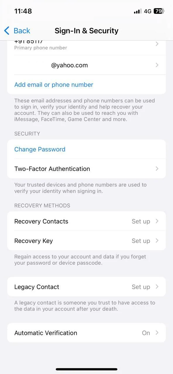 Cài đặt Xác thực hai yếu tố (2FA) trong mục Đăng nhập &amp; Bảo mật của tài khoản Apple trên iPhone.