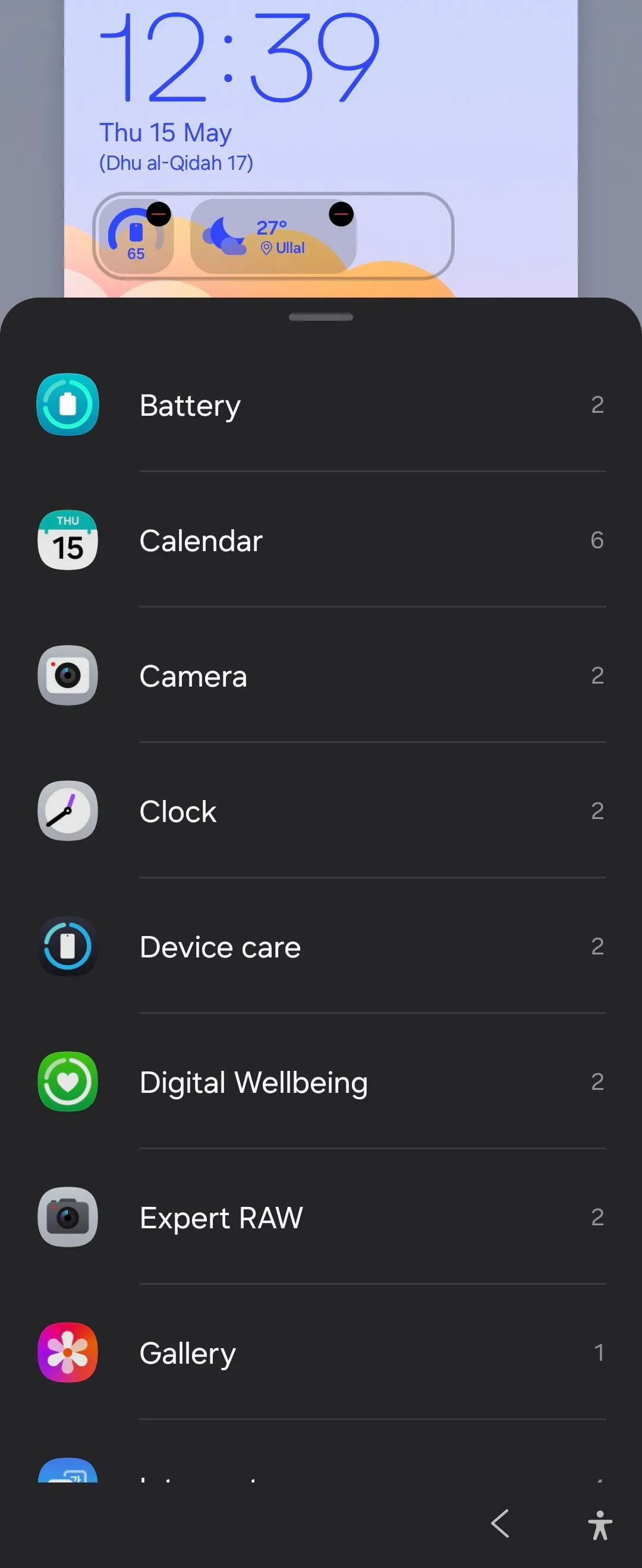 Cải tiến các mini widget trên màn hình khóa của Samsung Galaxy Z Flip 6 với One UI 7