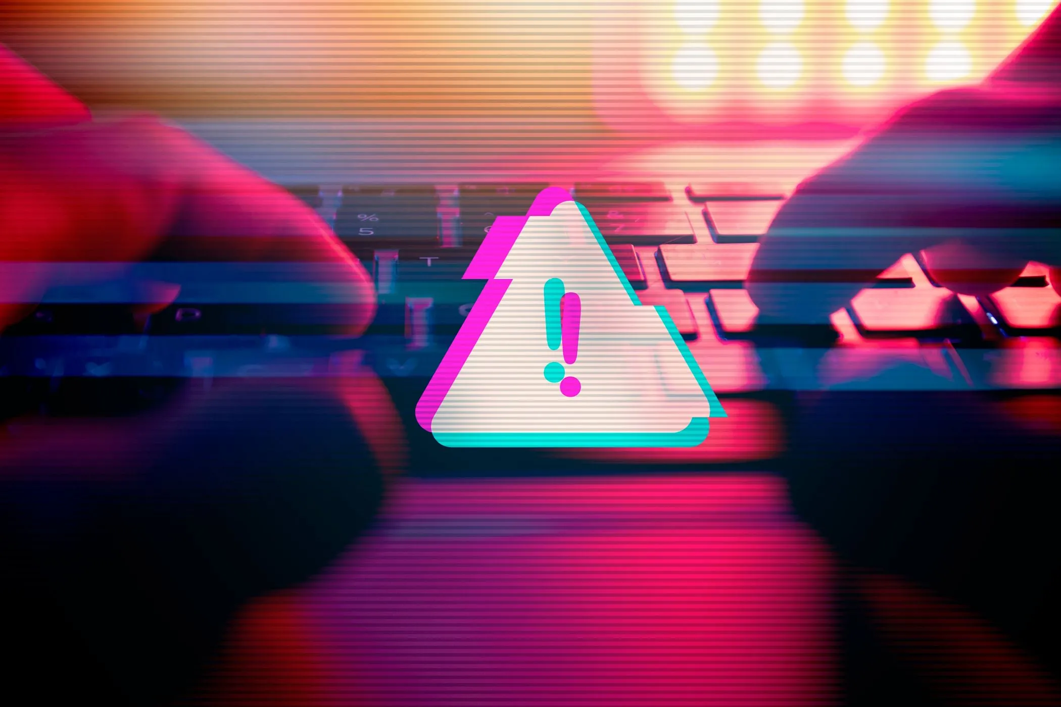 Cảnh báo malware lớn hiển thị trên màn hình laptop, nhấn mạnh rủi ro khi sử dụng phần mềm hoặc game không bản quyền.
