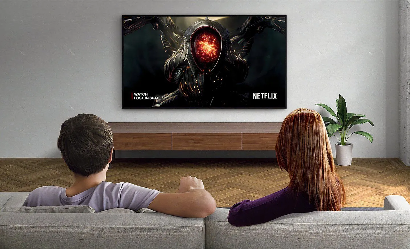 Cặp đôi xem Netflix trên TV Sony Mini-LED trong phòng sáng, hình ảnh vẫn rõ nét