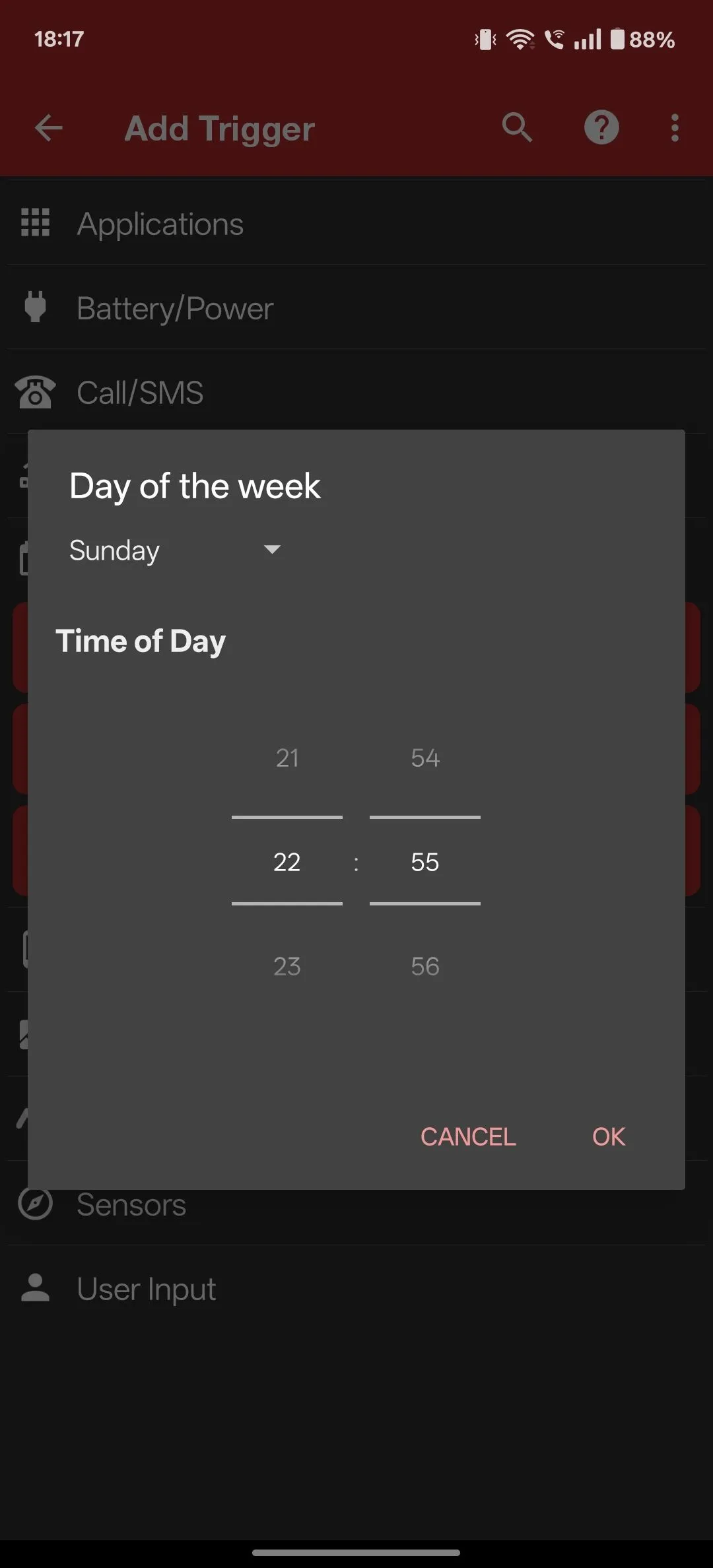 Cấu hình ngày và thời gian cụ thể cho trigger &quot;Day of the Week&quot; (Ngày trong tuần) trong MacroDroid, giúp tự động hóa việc dọn dẹp ảnh chụp màn hình định kỳ.
