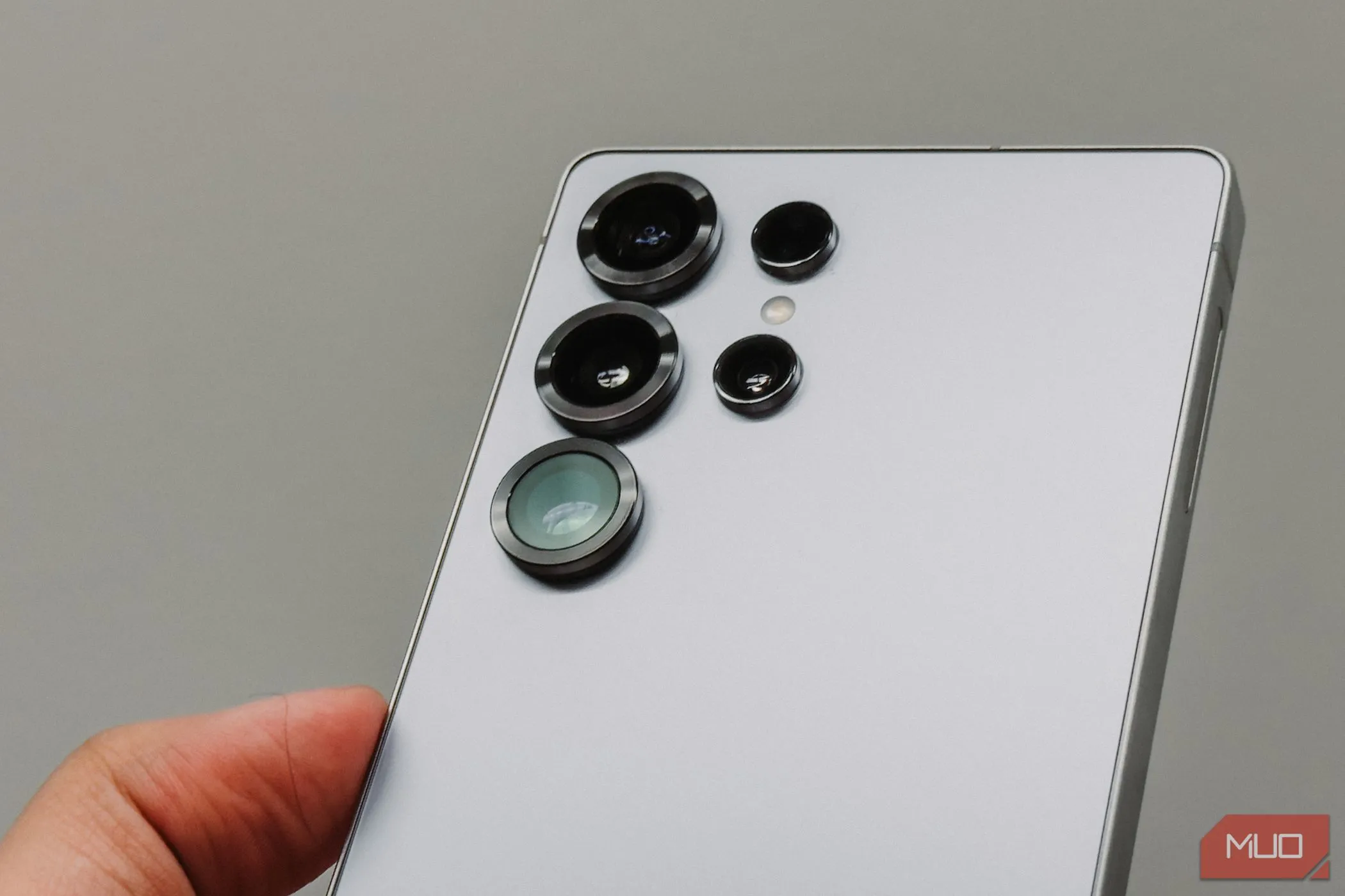 Chi tiết cụm camera sau của Galaxy S25 Ultra với các vòng bảo vệ độc đáo