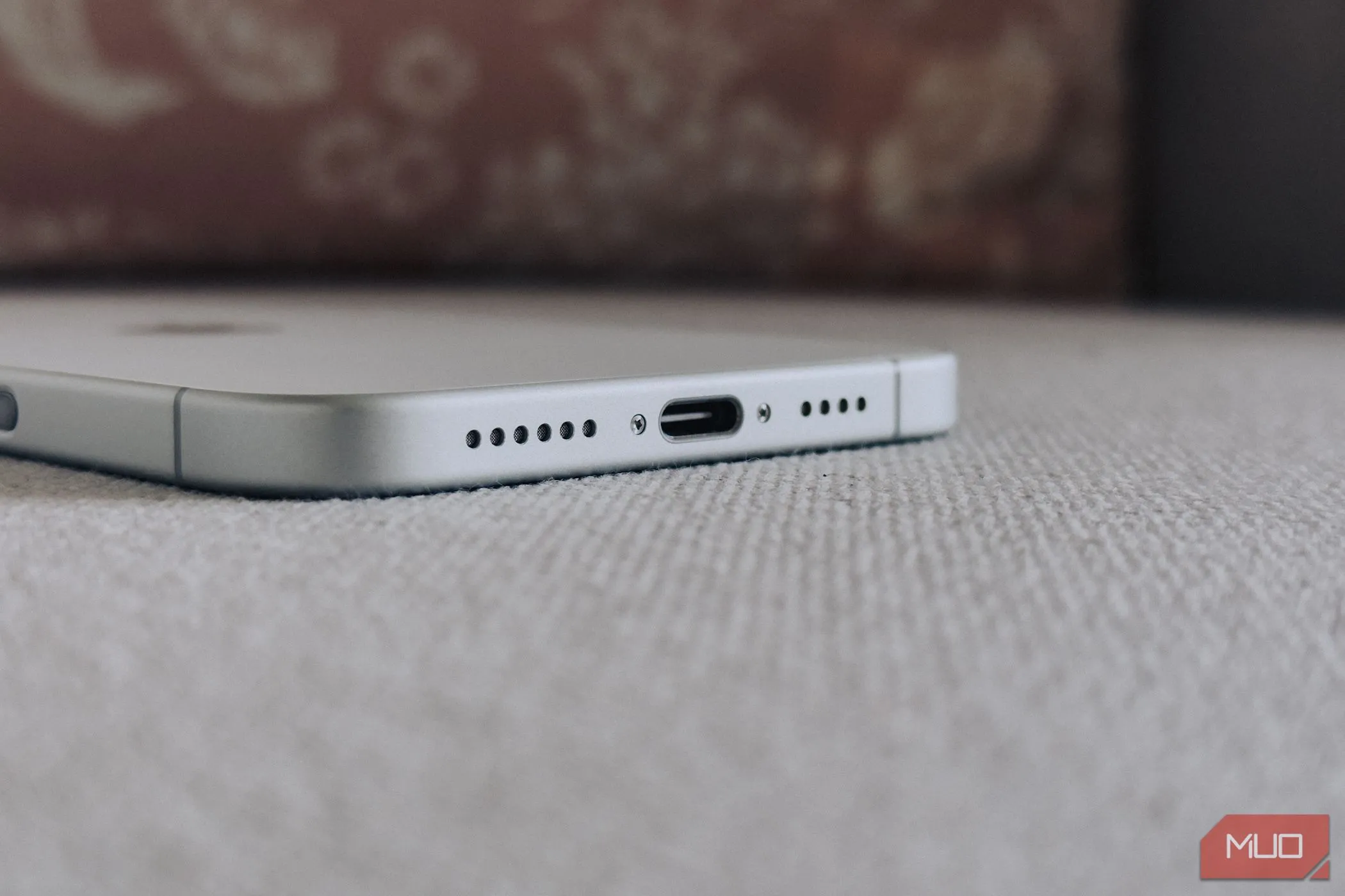 Cổng USB-C của iPhone 16 Plus