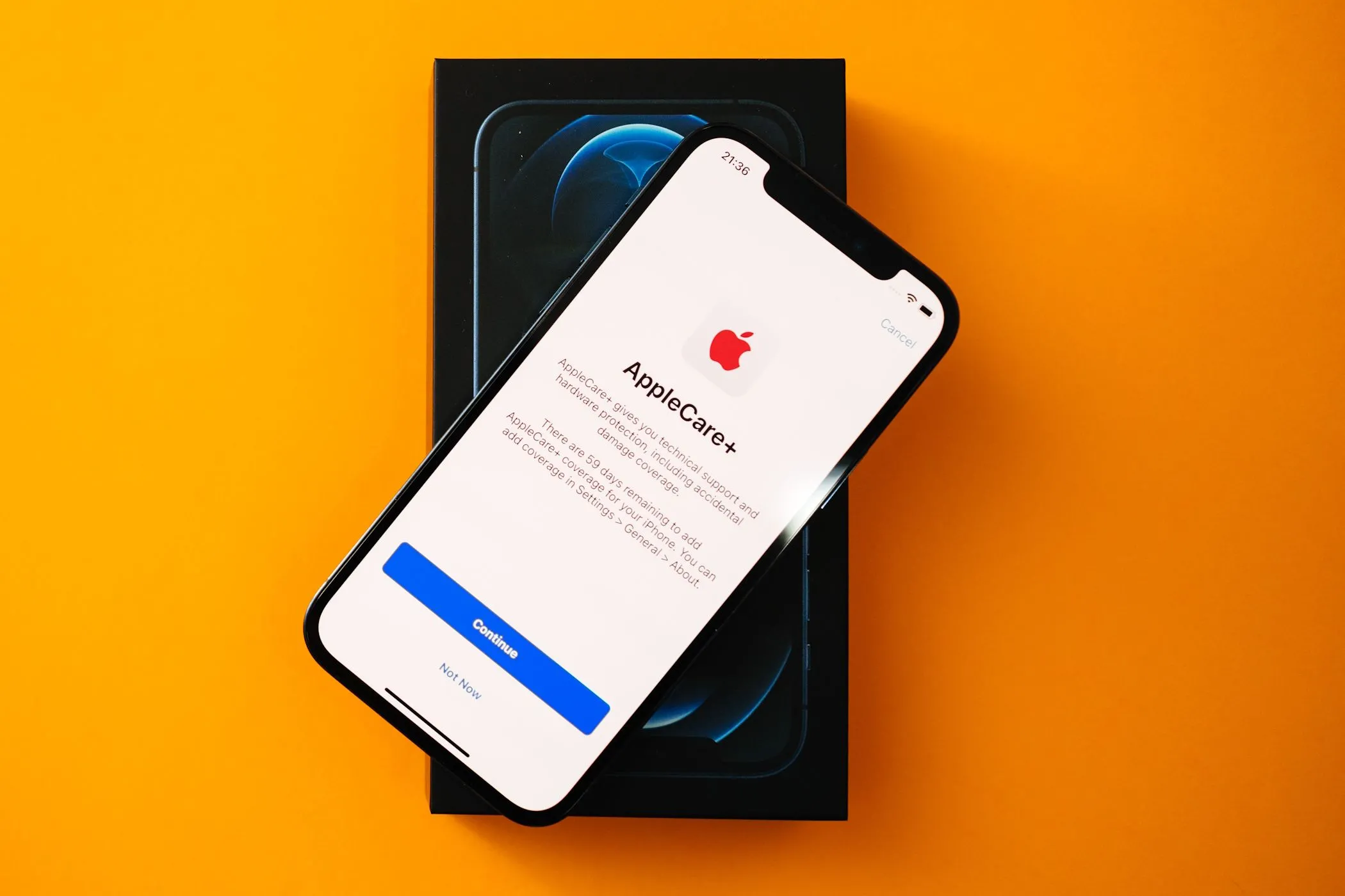 Giao diện cài đặt AppleCare & Bảo hành trên iPhone, hiển thị tùy chọn quản lý và đăng ký gói AppleCare One cho các thiết bị Apple.