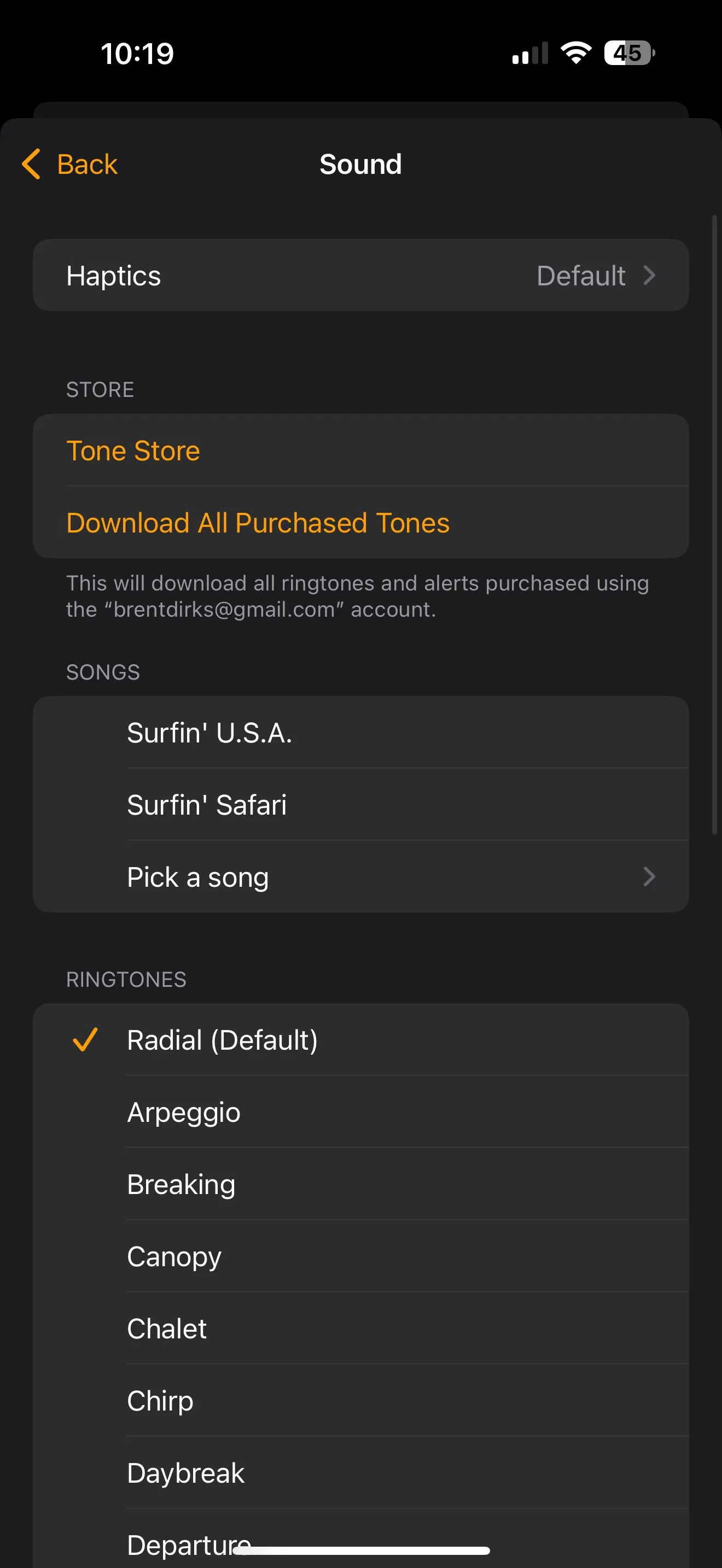 Giao diện cài đặt báo thức cho phép chọn bài hát từ Apple Music làm âm báo.