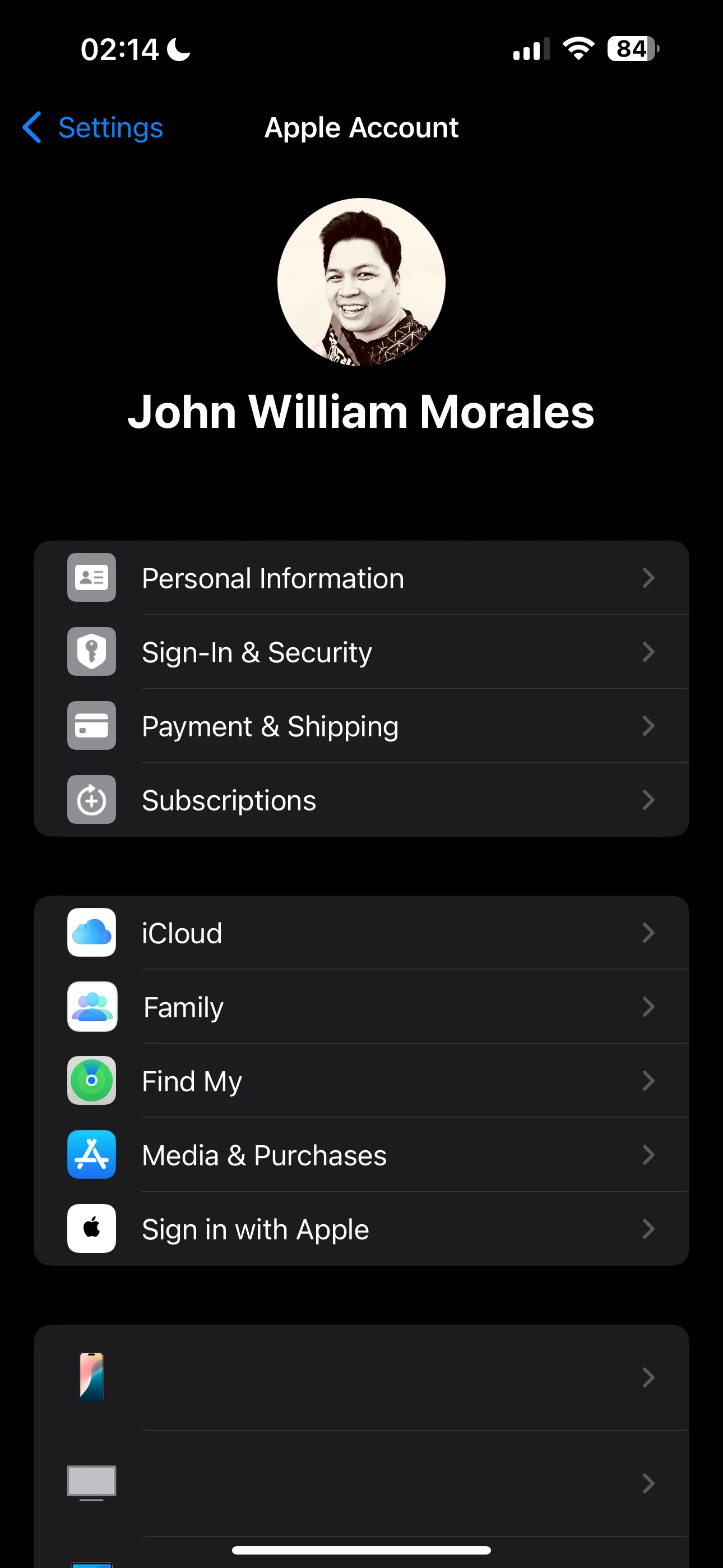 Giao diện cài đặt hồ sơ Apple ID trên iPhone