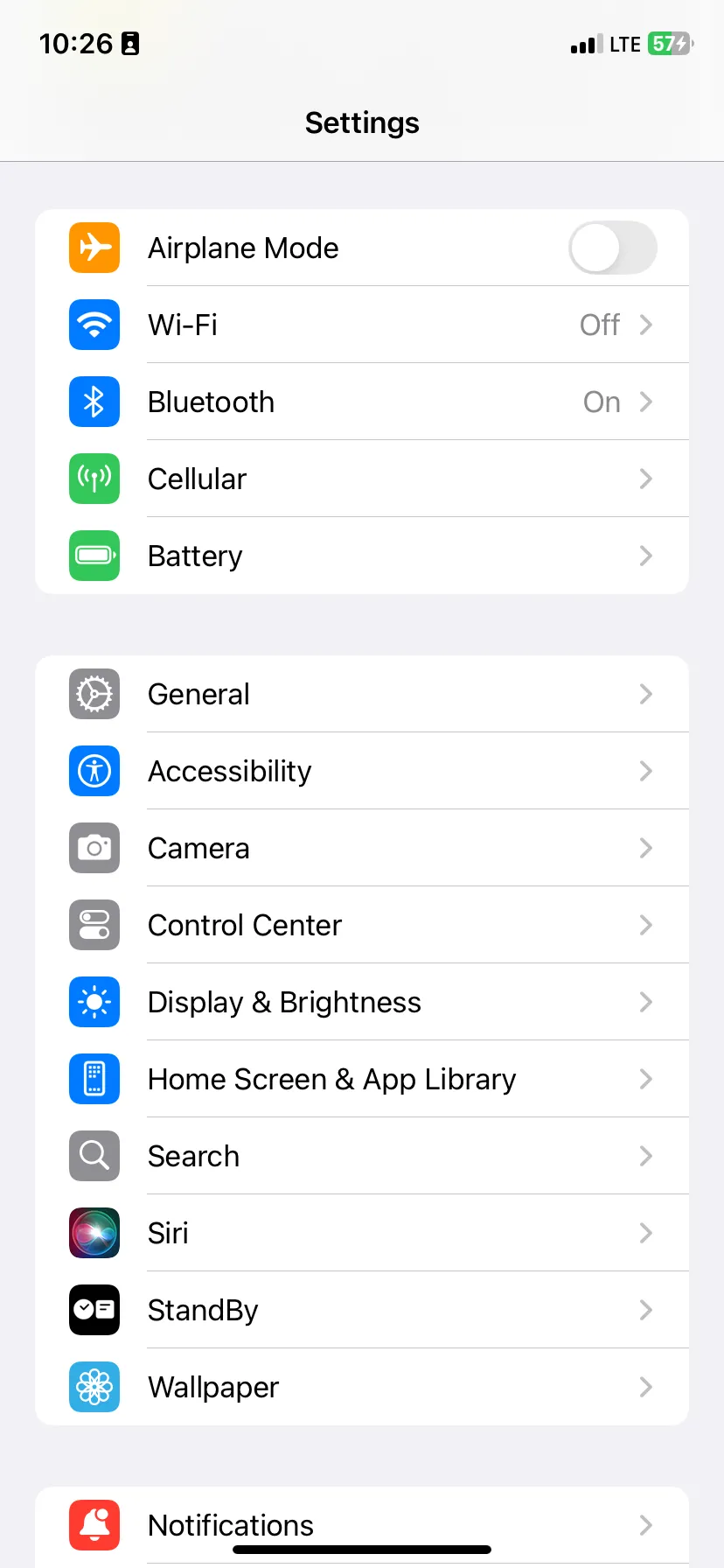 Giao diện cài đặt StandBy trên iPhone, hiển thị tùy chọn bật tắt chế độ chờ.