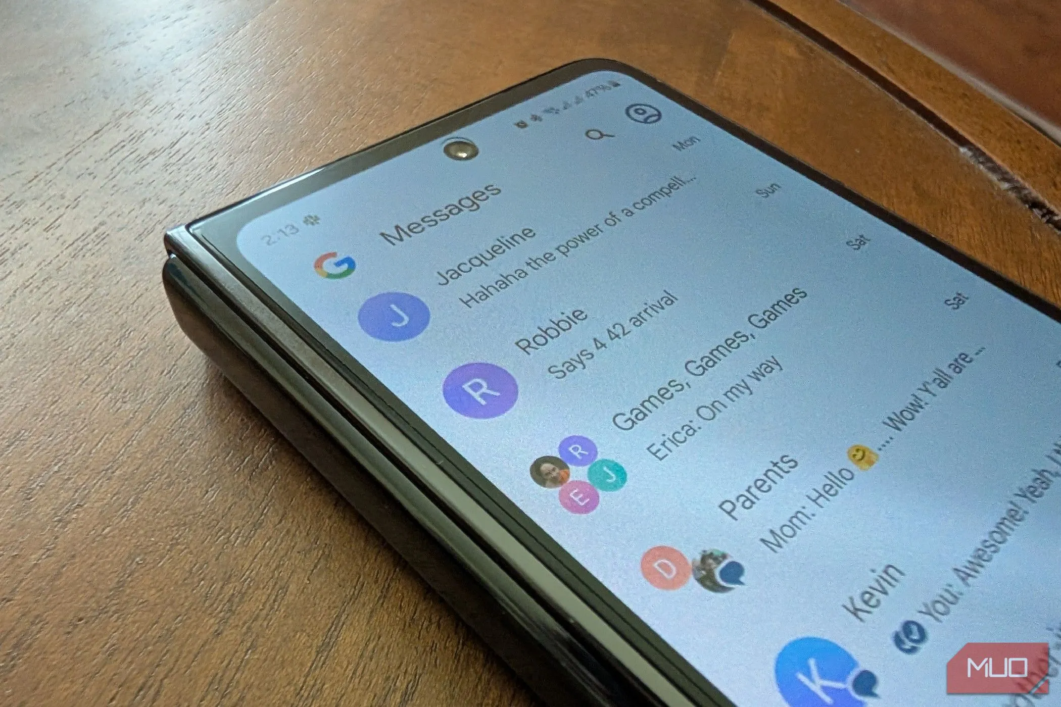 Giao diện cuộc trò chuyện trong Google Messages trên Samsung Galaxy Z Fold 5, minh họa tin nhắn mã hóa.