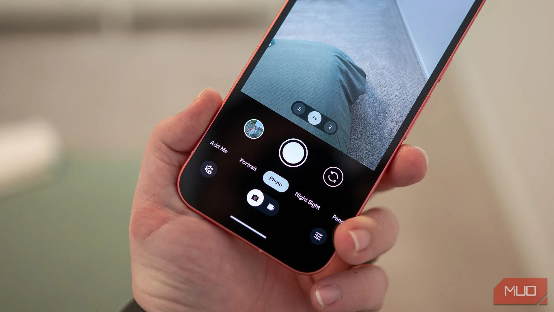 Giao diện điều khiển camera và tính năng chỉnh sửa ảnh AI trên Google Pixel 9a