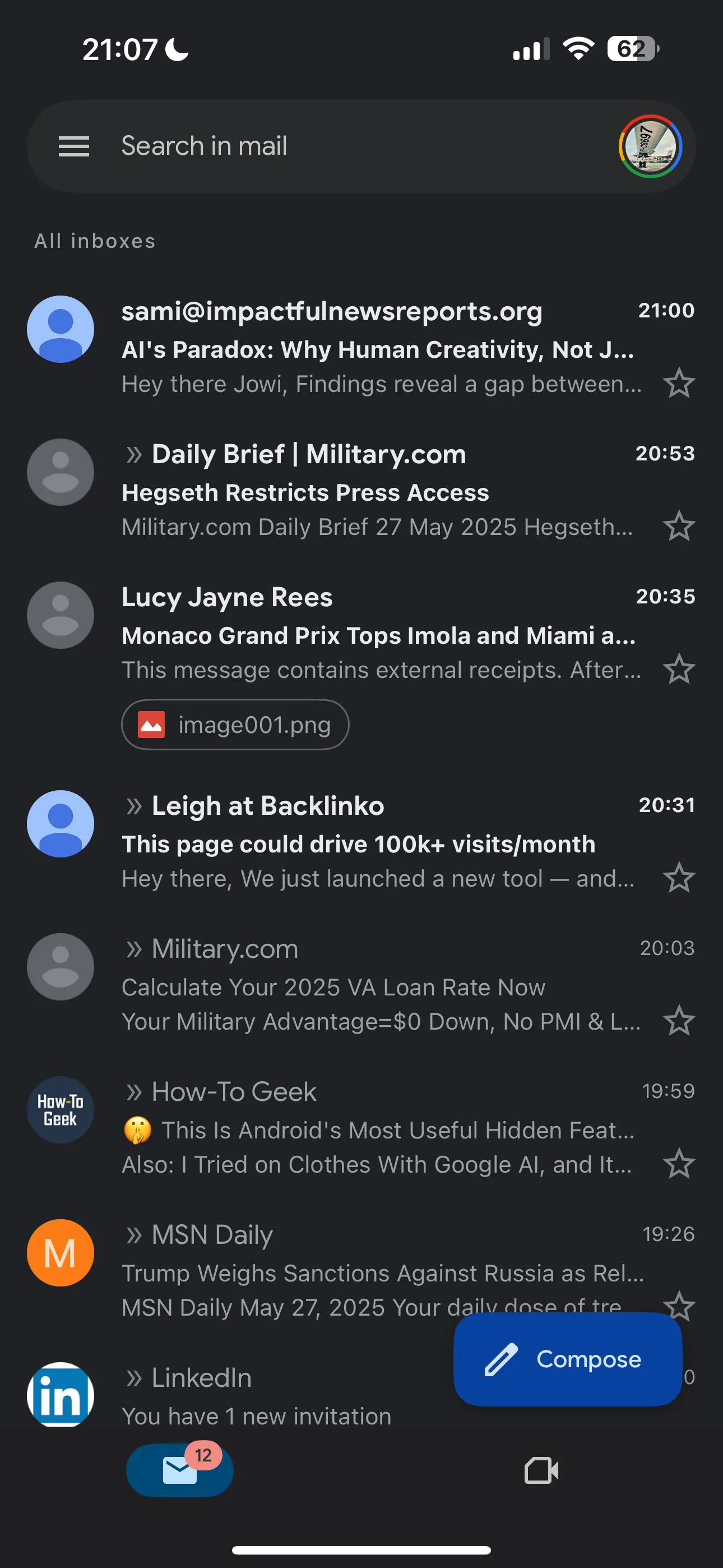Giao diện hộp thư đến ứng dụng Gmail trên iPhone