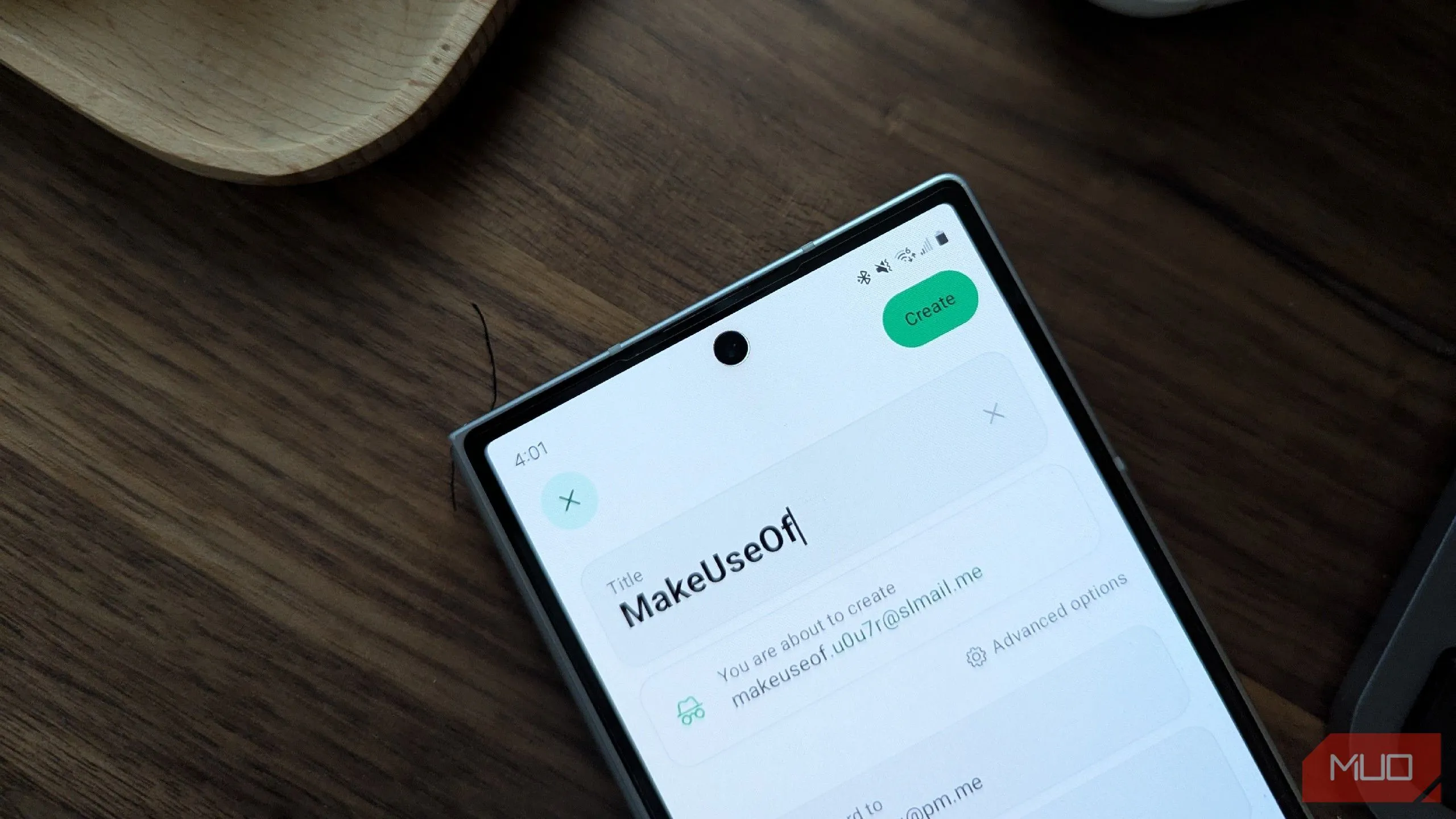 Giao diện Proton Pass tạo bí danh email cho MakeUseOf trên ứng dụng Android.