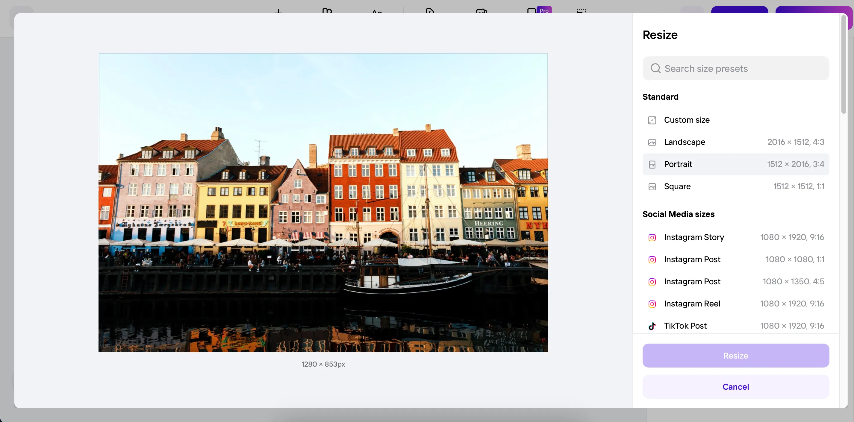 Giao diện thay đổi kích thước ảnh bằng AI trong Photoroom