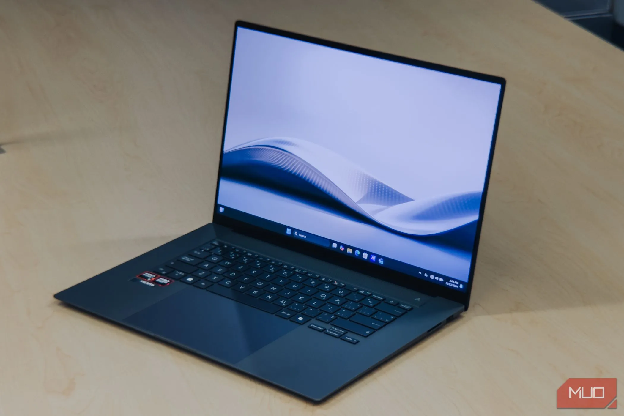 Góc nhìn sắc nét của màn hình 120Hz trên Zenbook S 16 OLED
