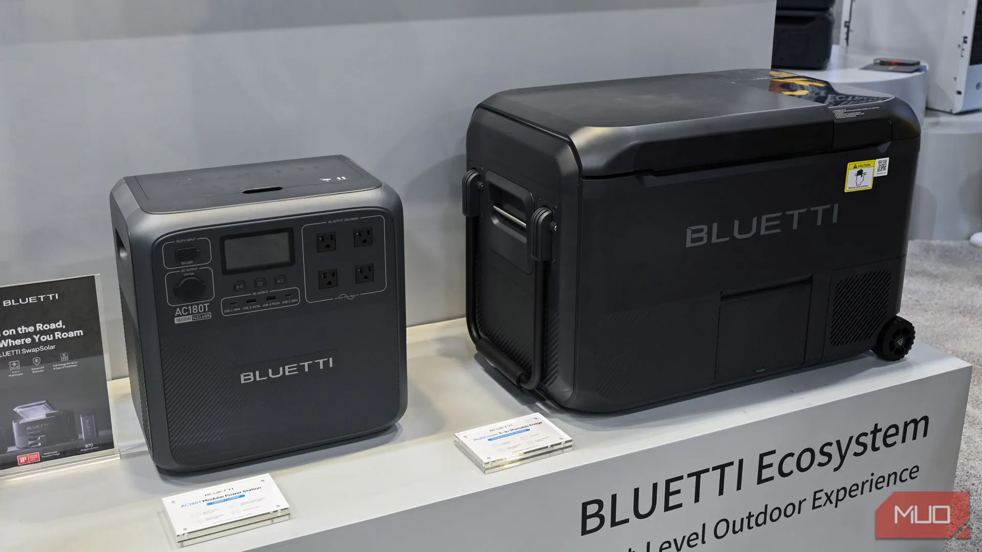 Hệ thống Bluetti SwapSolar gồm trạm sạc di động AC180T và tủ lạnh MultiCooler thông minh.