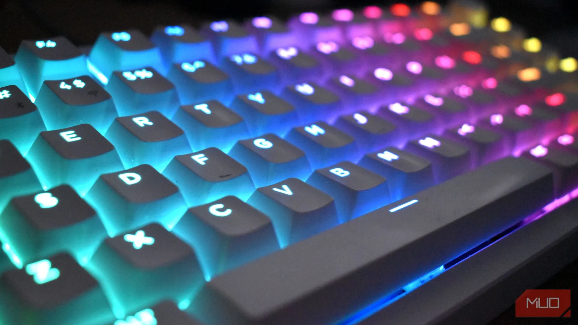 Hiệu ứng đèn RGB sống động trên bàn phím Lemokey P1 HE