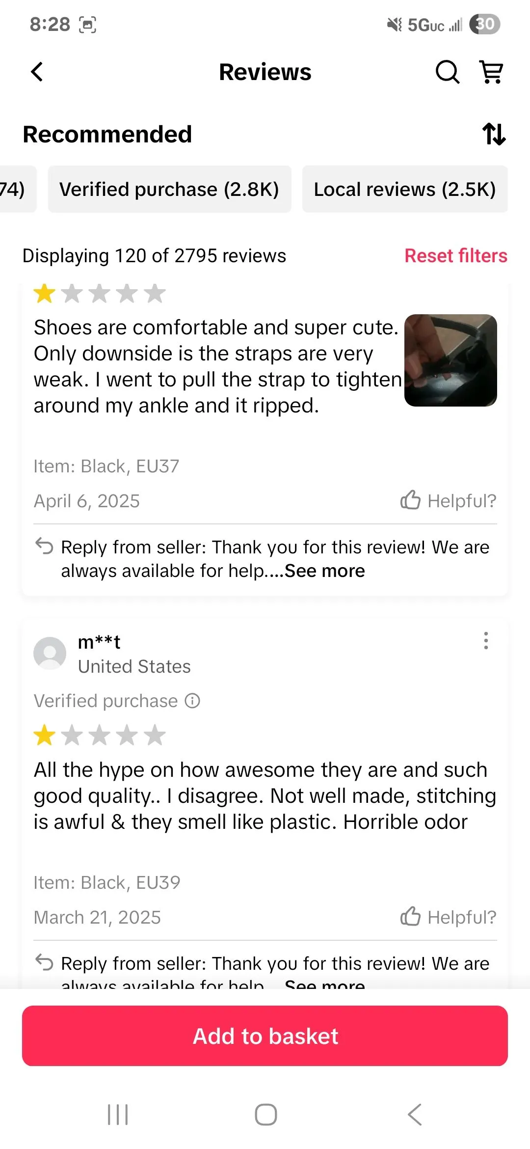 Hình ảnh hiển thị các bình luận tiêu cực và đánh giá thấp của sản phẩm trên TikTok Shop, cho thấy dấu hiệu của các đánh giá giả mạo.