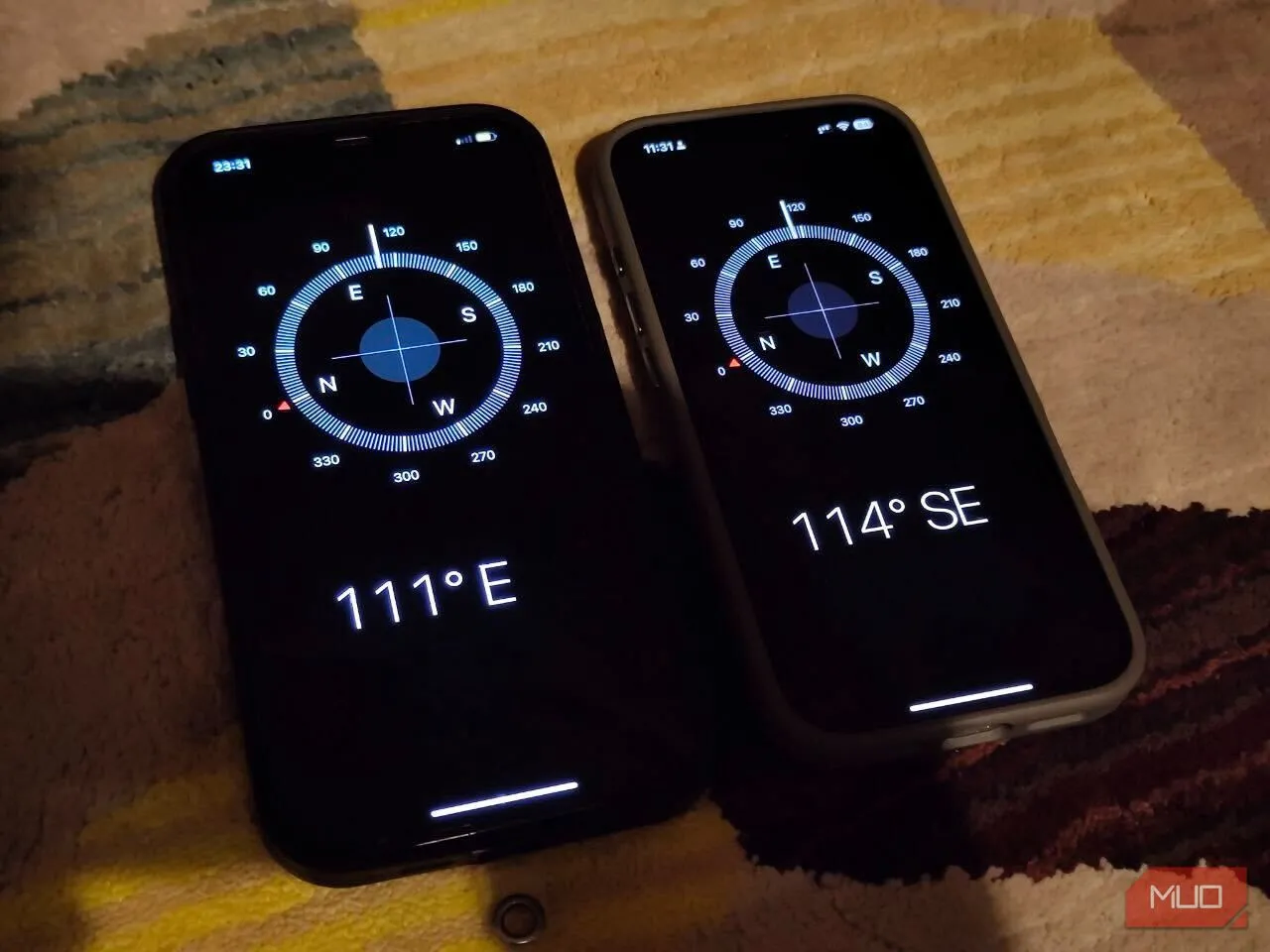 Hình ảnh so sánh kết quả la bàn trên hai điện thoại iPhone 12 Pro Max và iPhone 16 Pro cho thấy sự sai lệch nhỏ về hướng