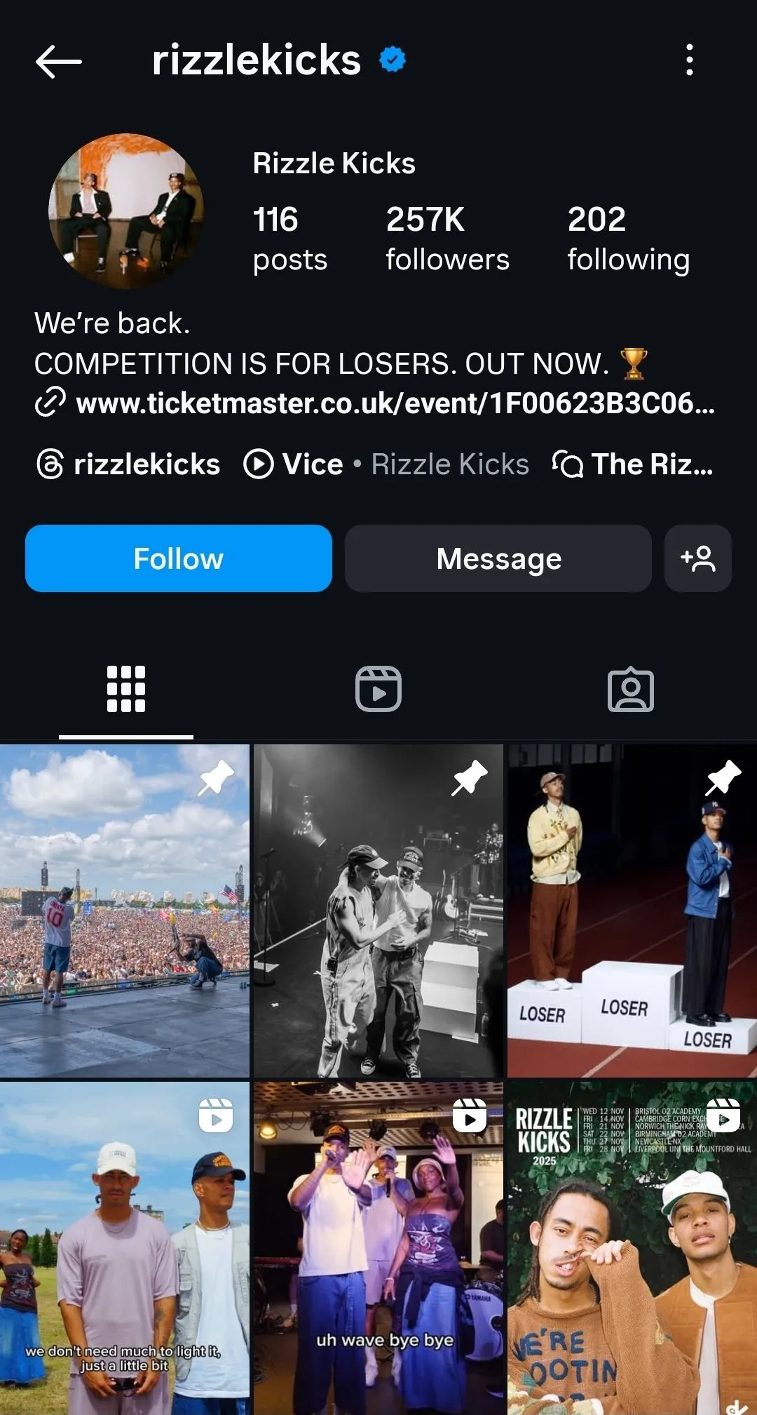 Hồ sơ Instagram của bộ đôi Rizzle Kicks, thể hiện hoạt động truyền thông xã hội tích cực của các nghệ sĩ âm nhạc.