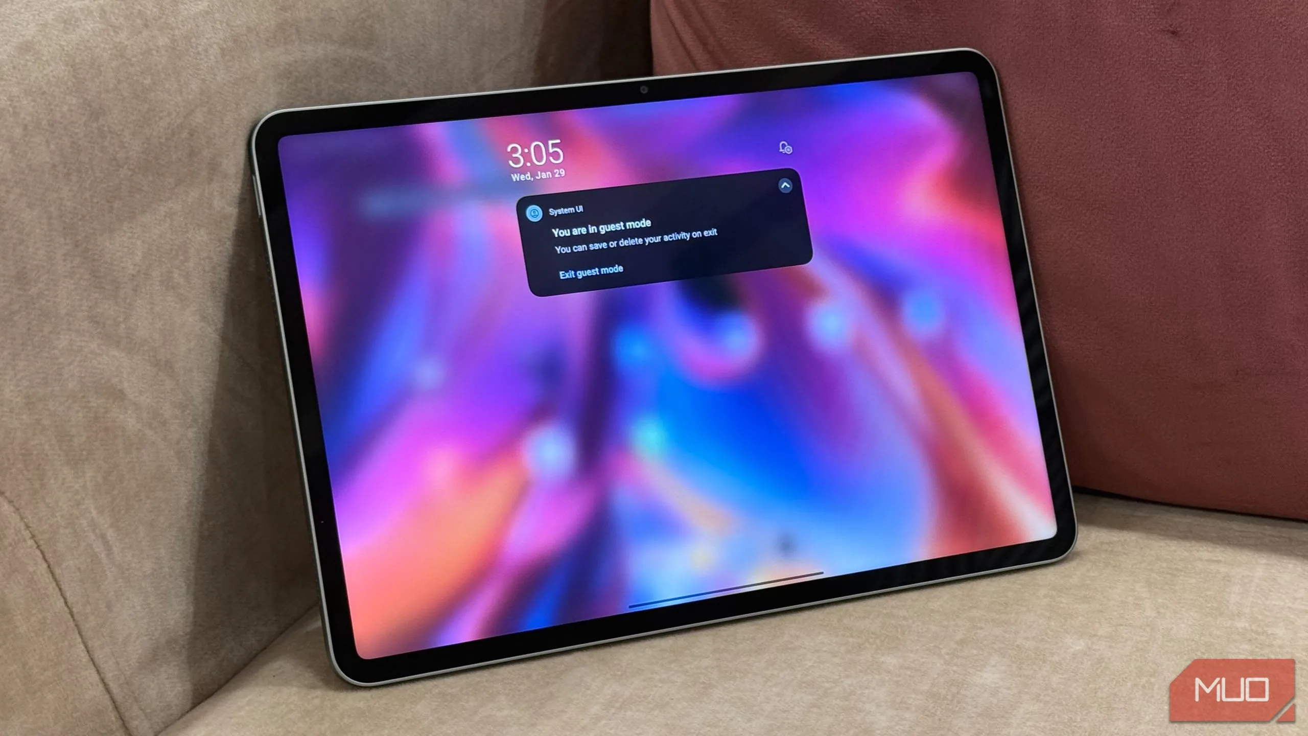 Hồ sơ khách trên tablet Android