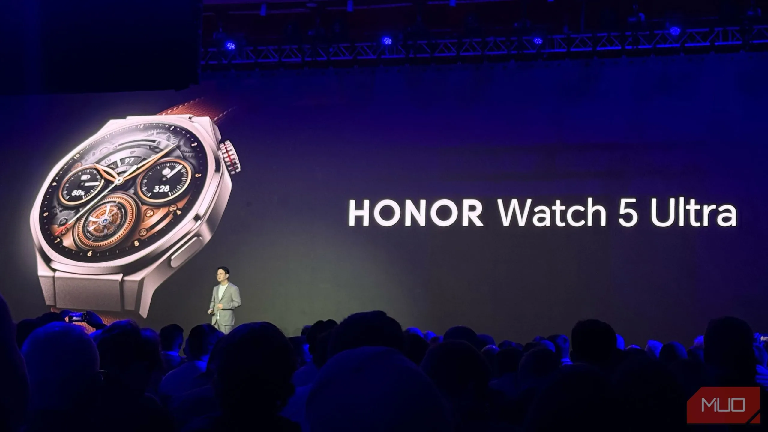 Honor ra mắt Watch 5 Ultra tại buổi giới thiệu MWC 2025
