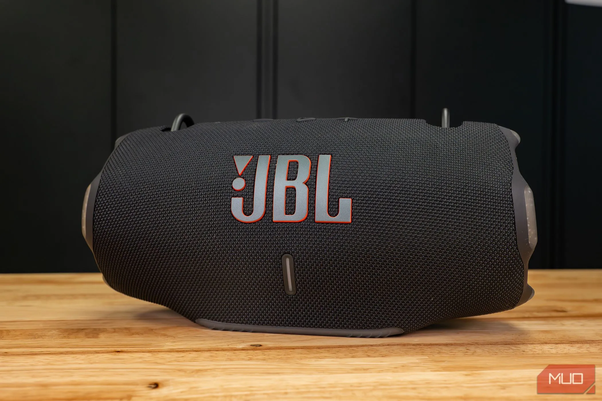 Loa di động JBL Xtreme 4 với công nghệ Bluetooth mang đến âm thanh mạnh mẽ cho giải trí ngoài trời