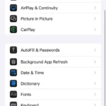 Màn hình cài đặt chung trong ứng dụng Cài đặt trên iPhone